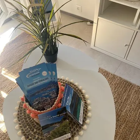 Pied Dans L'eau Apartment *